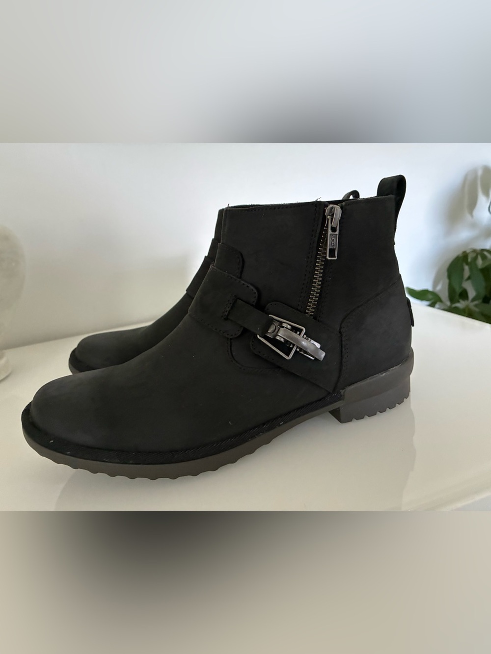UGG Cheyne Black Waterproof Leather Wool Lined Ankle Boots Booties Size 9